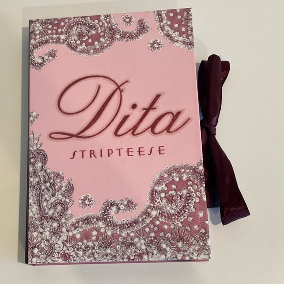 Dita Von Teese Stripteese RARE hardcover three flip books - Picture 3 of 6